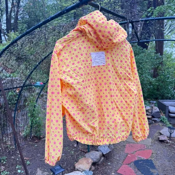 VINTAGE UNIONBAY Yellow Raincoat/windbreaker with Hood and Polka Dot Pattern